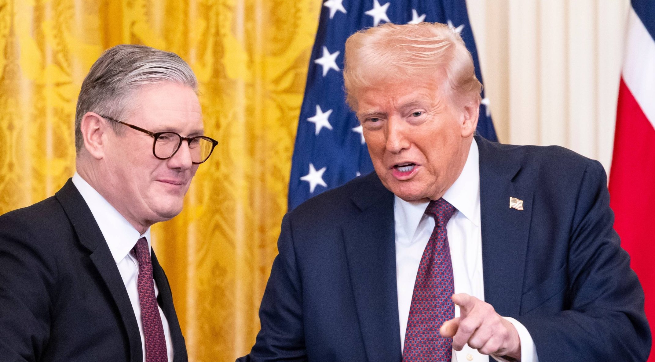 Trump menace le Royaume-Uni de “lourdes taxes douanières” si Keir Starmer ne retire pas une politique