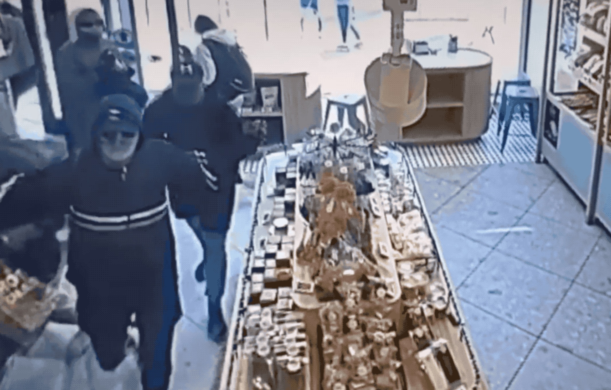 « Tout est gratuit » : une boulangerie de Montréal victime d’un vol collectif en plein jour