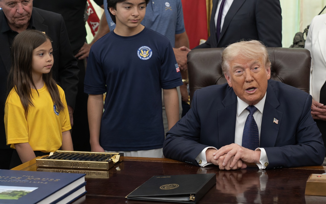 Donald Trump dit à une fillette : « Trop petite pour le volley », dans un échange controversé
