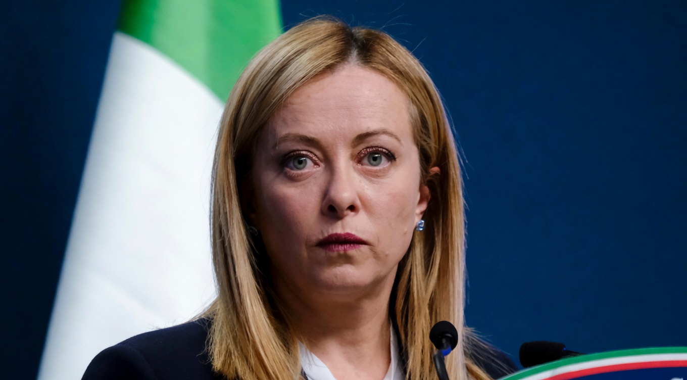 La Première ministre italienne Giorgia Meloni partage une image IA en tenue légère pour avertir le pays