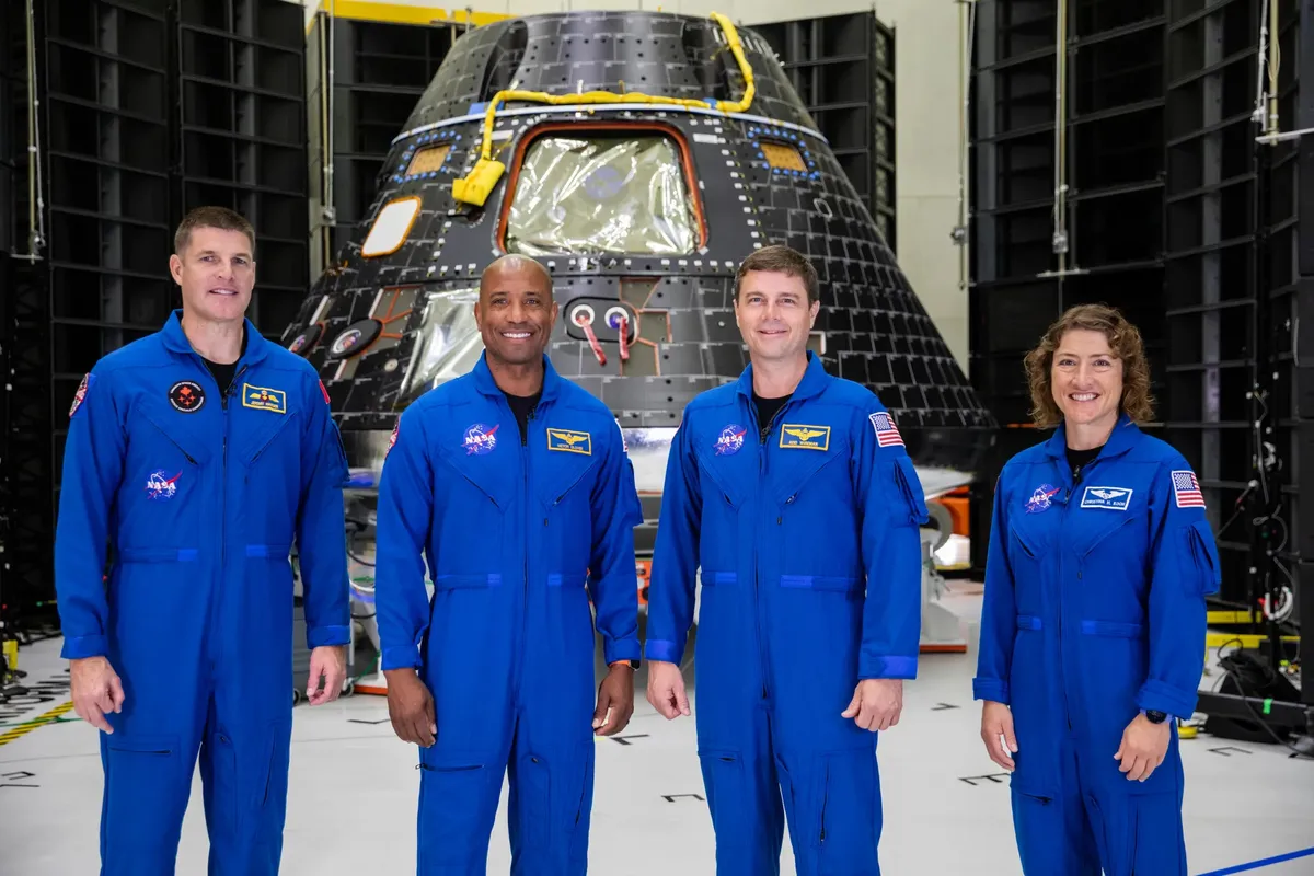 Les astronautes d’Artemis II répondent avec calme à un complotiste lunaire, loin de la réaction musclée de Buzz Aldrin autrefois