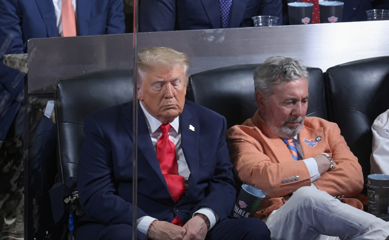 Donald Trump s’assoupit lors des Finales NBA après avoir été copieusement hué par des supporters des Knicks